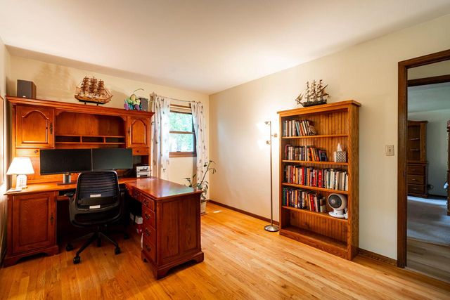 3805 W Glenwood DRIVE, Franklin, WI 53132