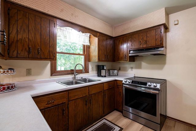 3805 W Glenwood DRIVE, Franklin, WI 53132