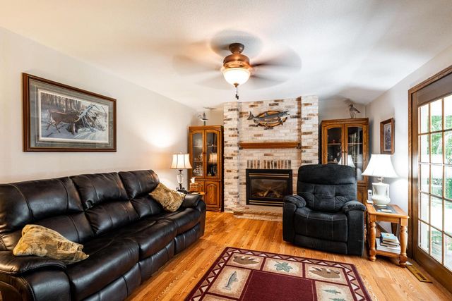 3805 W Glenwood DRIVE, Franklin, WI 53132