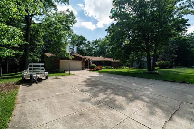 3805 W Glenwood DRIVE, Franklin, WI 53132
