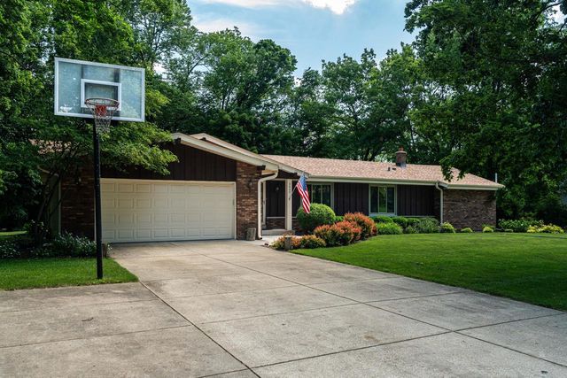 3805 W Glenwood DRIVE, Franklin, WI 53132