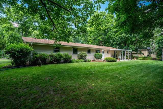 3805 W Glenwood DRIVE, Franklin, WI 53132