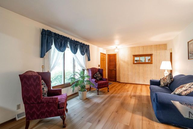 3805 W Glenwood DRIVE, Franklin, WI 53132