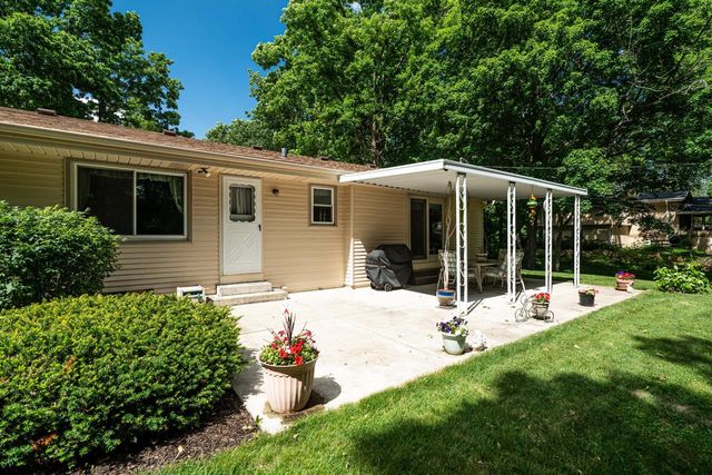 3805 W Glenwood DRIVE, Franklin, WI 53132