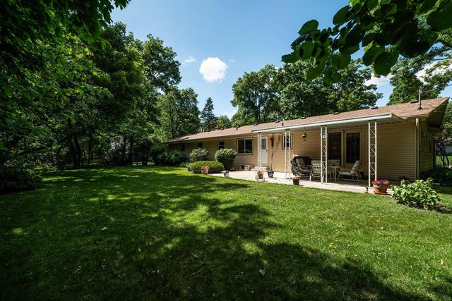 3805 W Glenwood DRIVE, Franklin, WI 53132