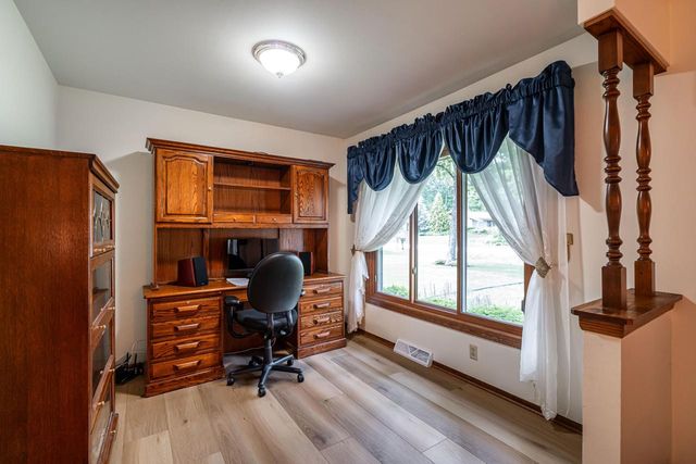 3805 W Glenwood DRIVE, Franklin, WI 53132