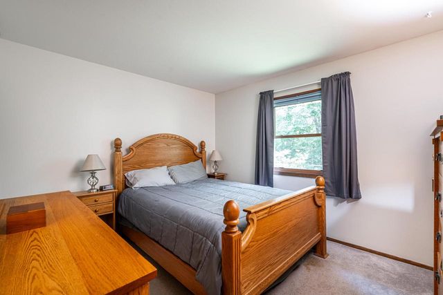 3805 W Glenwood DRIVE, Franklin, WI 53132