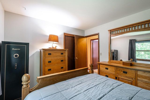 3805 W Glenwood DRIVE, Franklin, WI 53132