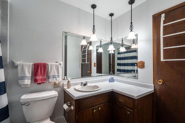 3805 W Glenwood DRIVE, Franklin, WI 53132