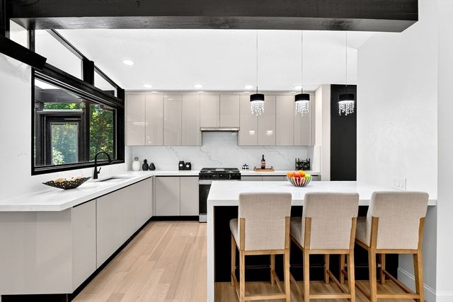 365 Newton St, Brookline, MA 02467