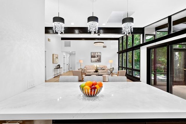 365 Newton St, Brookline, MA 02467