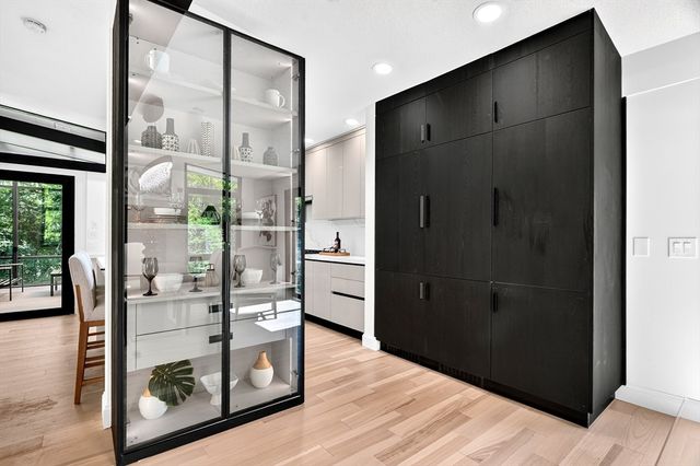365 Newton St, Brookline, MA 02467
