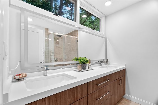 365 Newton St, Brookline, MA 02467