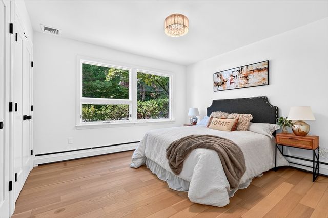 365 Newton St, Brookline, MA 02467