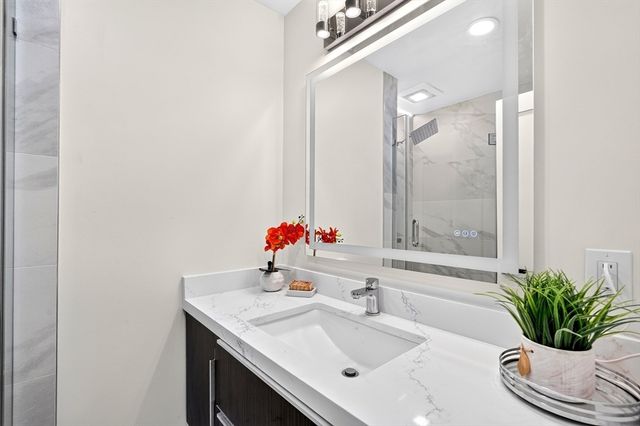 365 Newton St, Brookline, MA 02467