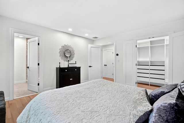 365 Newton St, Brookline, MA 02467