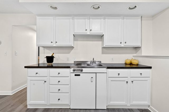 365 Newton St, Brookline, MA 02467