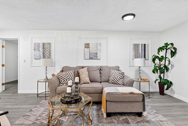 365 Newton St, Brookline, MA 02467