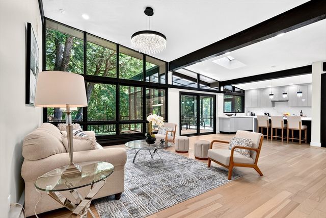 365 Newton St, Brookline, MA 02467