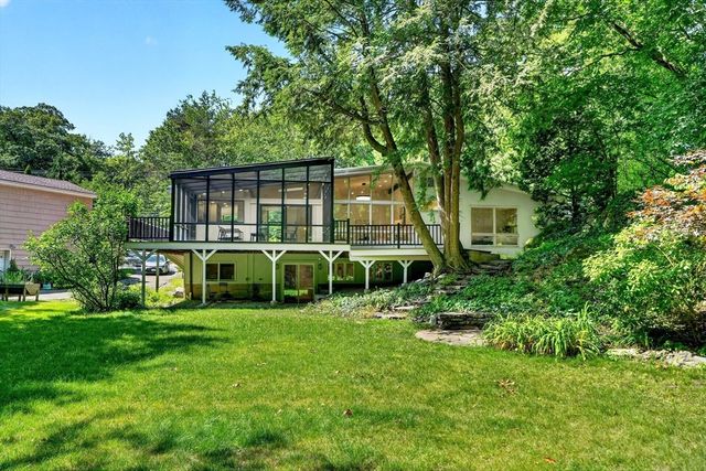 365 Newton St, Brookline, MA 02467
