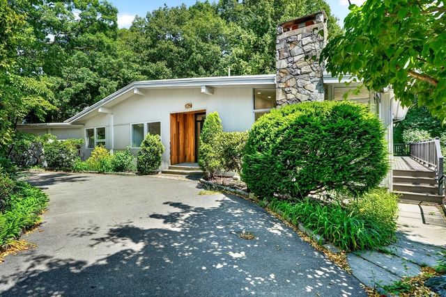 365 Newton St, Brookline, MA 02467
