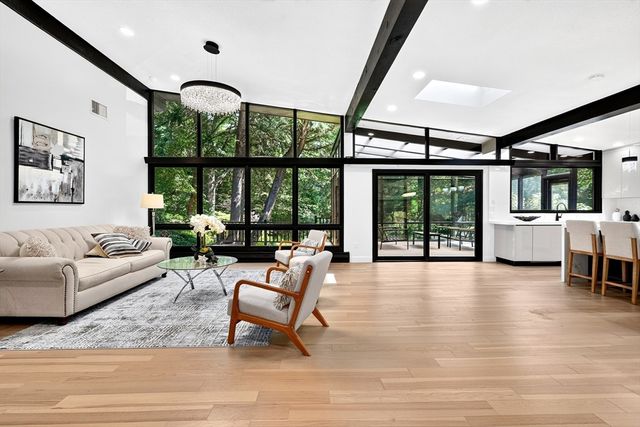 365 Newton St, Brookline, MA 02467