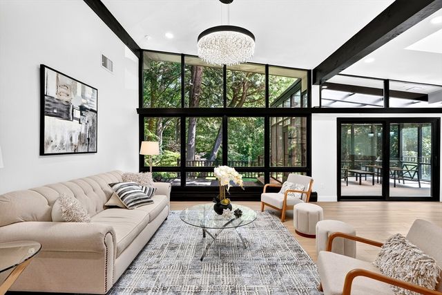 365 Newton St, Brookline, MA 02467