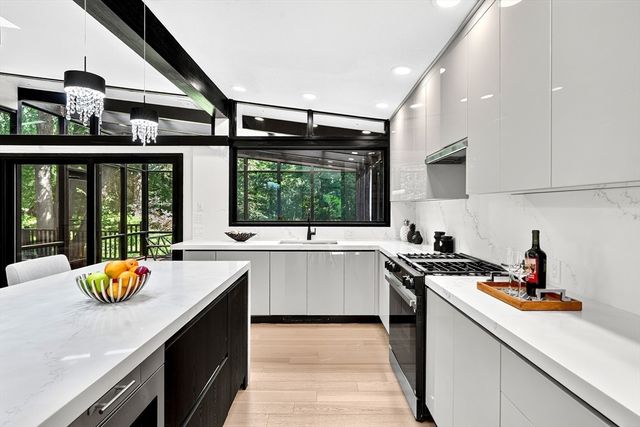 365 Newton St, Brookline, MA 02467