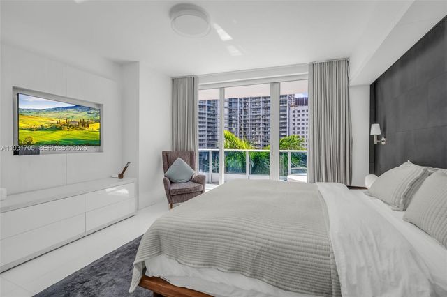 200 Biscayne Boulevard Way 309, Miami, FL 33131