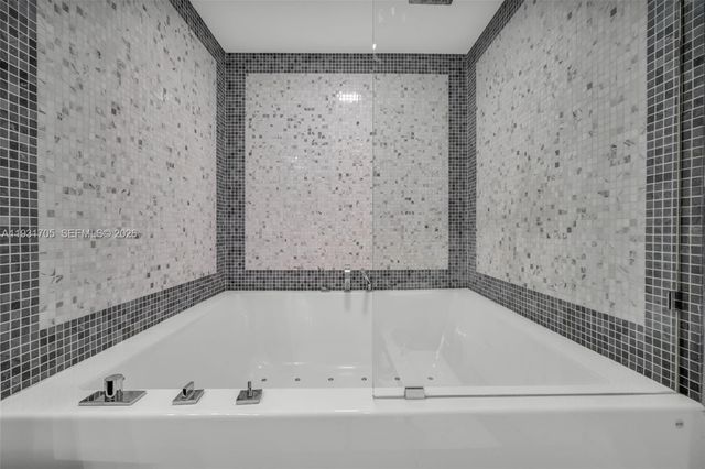 200 Biscayne Boulevard Way 309, Miami, FL 33131