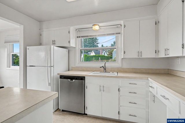 1190 Belaire Dr NW, Salem, OR 97304