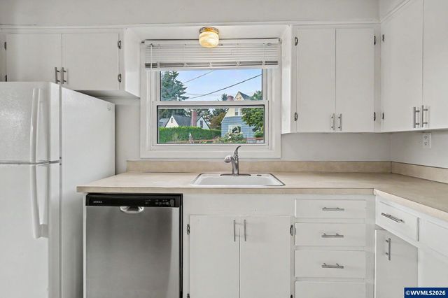 1190 Belaire Dr NW, Salem, OR 97304