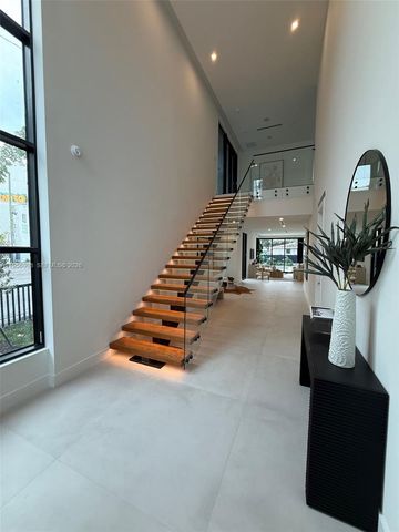 3200 Thomas Ave, Miami, FL 33133