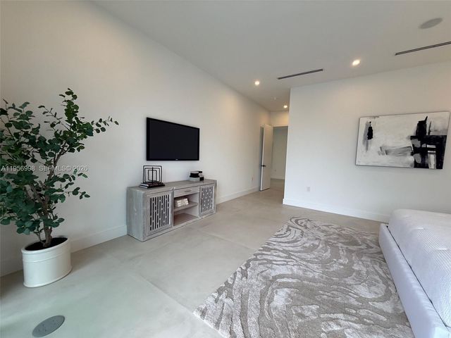 3200 Thomas Ave, Miami, FL 33133