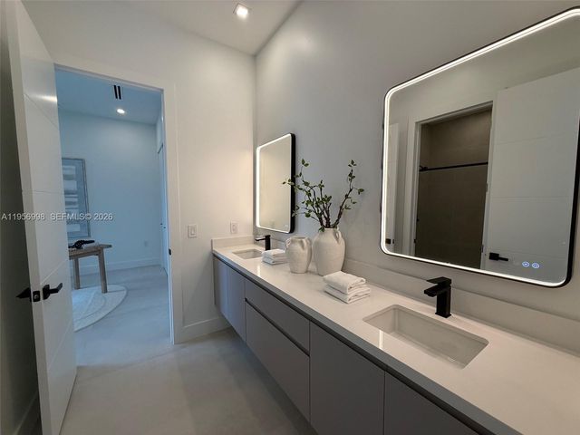 3200 Thomas Ave, Miami, FL 33133