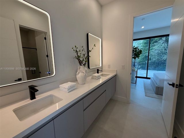 3200 Thomas Ave, Miami, FL 33133