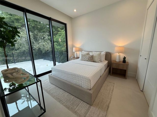 3200 Thomas Ave, Miami, FL 33133