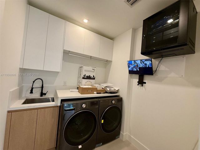 3200 Thomas Ave, Miami, FL 33133