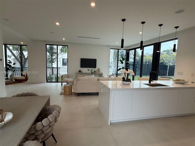 3200 Thomas Ave, Miami, FL 33133