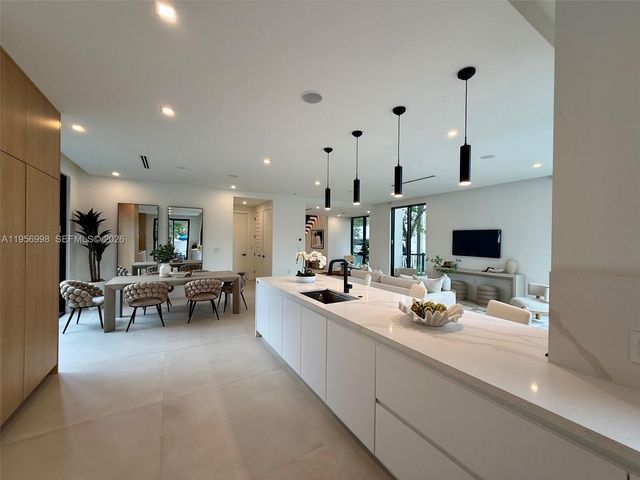 3200 Thomas Ave, Miami, FL 33133