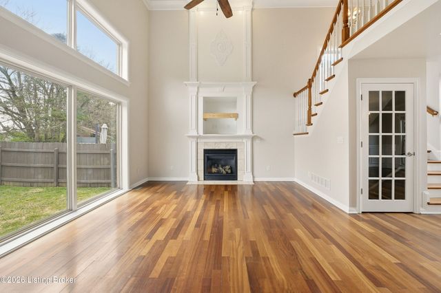 4009 Sunny Crossing Dr, Louisville, KY 40299