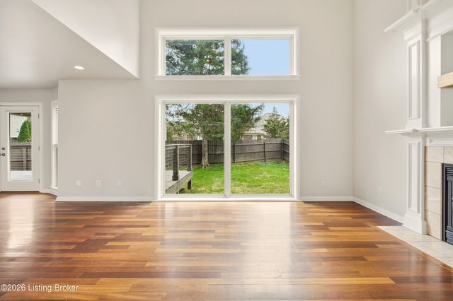 4009 Sunny Crossing Dr, Louisville, KY 40299