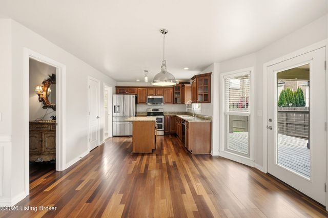 4009 Sunny Crossing Dr, Louisville, KY 40299