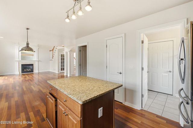 4009 Sunny Crossing Dr, Louisville, KY 40299