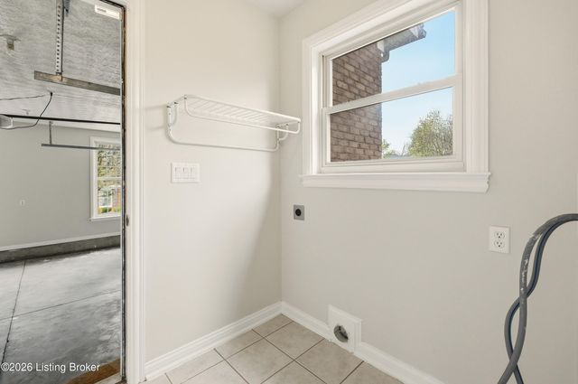 4009 Sunny Crossing Dr, Louisville, KY 40299