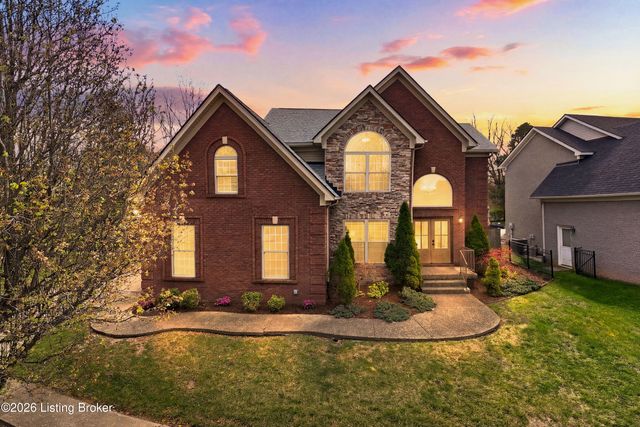 4009 Sunny Crossing Dr, Louisville, KY 40299