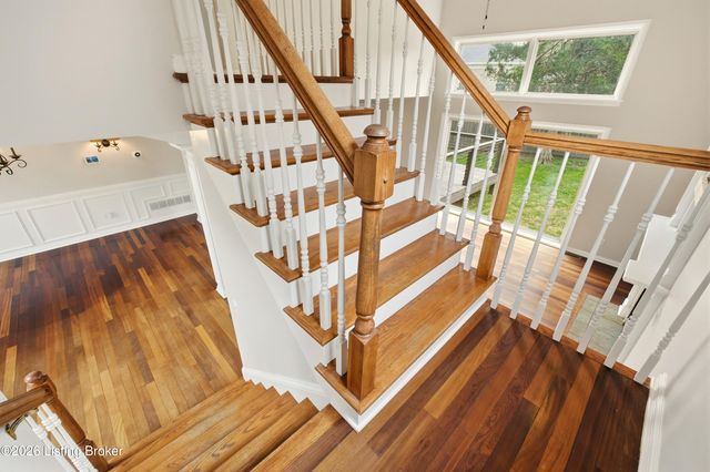 4009 Sunny Crossing Dr, Louisville, KY 40299