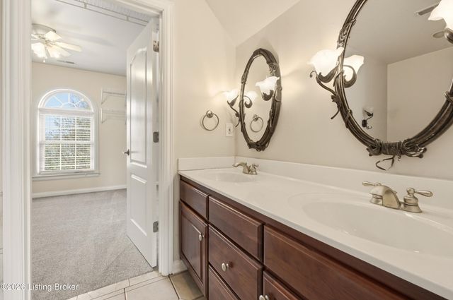 4009 Sunny Crossing Dr, Louisville, KY 40299