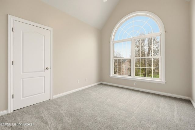 4009 Sunny Crossing Dr, Louisville, KY 40299