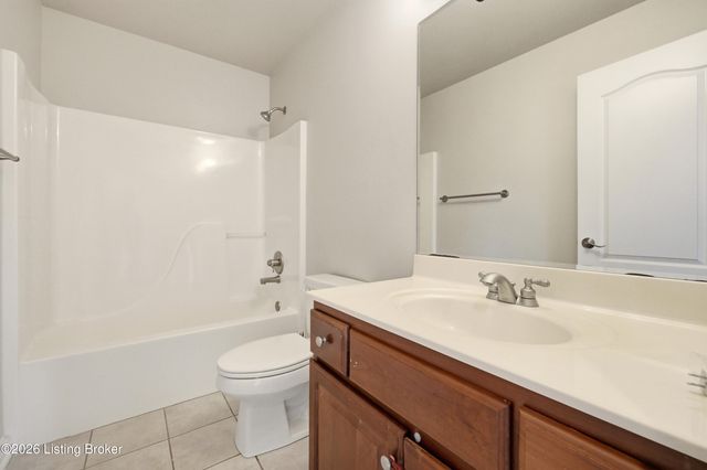 4009 Sunny Crossing Dr, Louisville, KY 40299